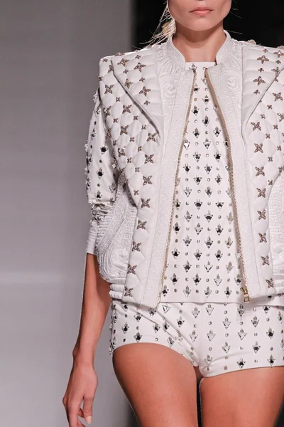 Look 32